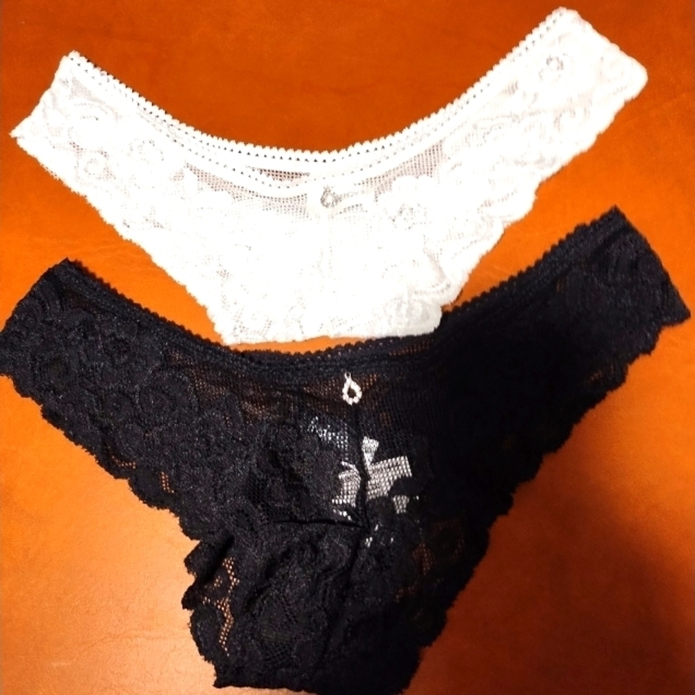 NWT Fredrick's of Hollywood Intimates Thong
